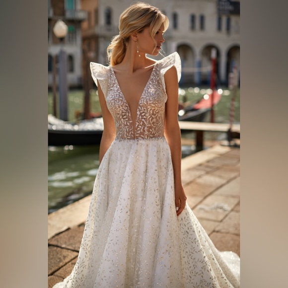 beautiful and elegant wedding dress. 
Original price: $2740.25
Style: Helen - Picture 3 of 5